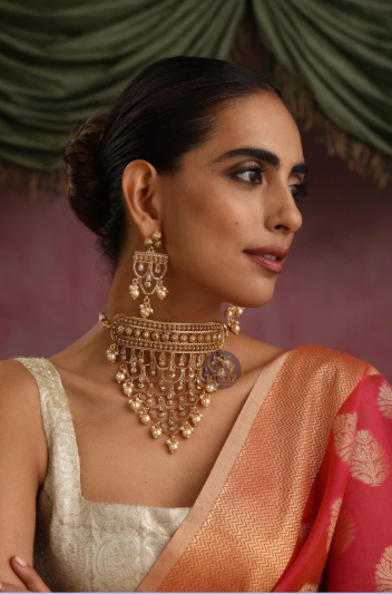 How a Choker Collar Necklace Can Become the Signature Piece in a Jewelry Wardrobe