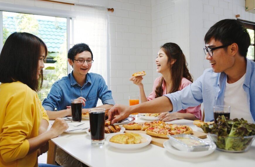 The Complete Guide to Pizza Night With Friends and Family