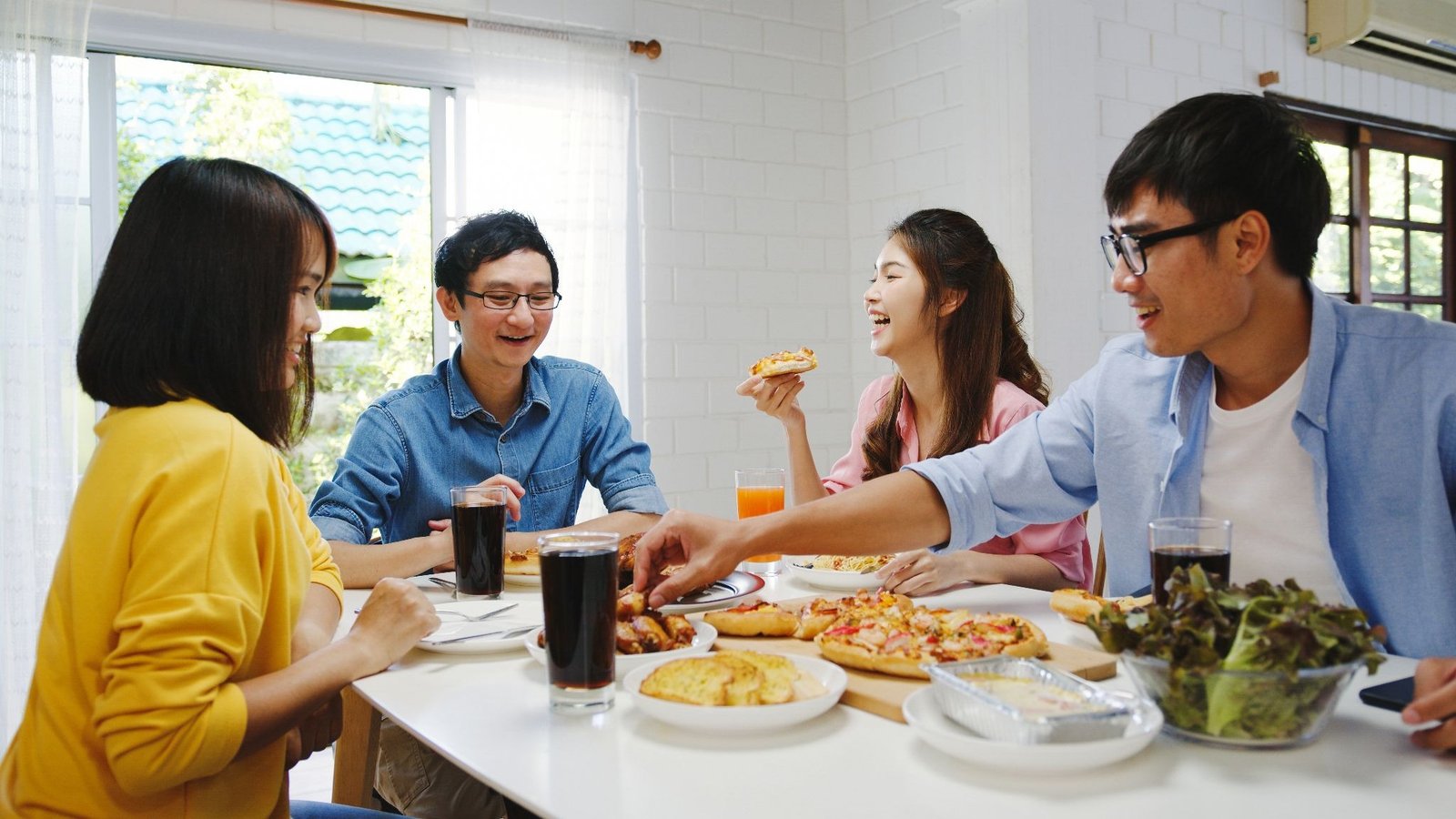 The Complete Guide to Pizza Night With Friends and Family